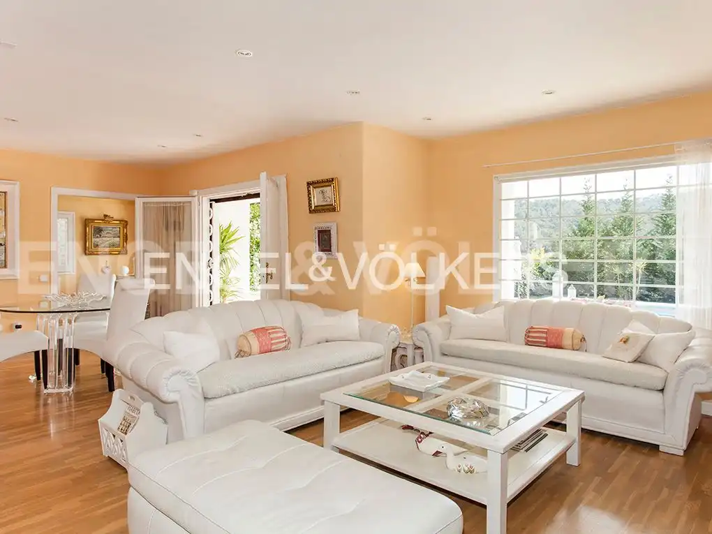 Sala de estar de Casa o chalet en venta en Sant Cugat del Vallès con Aire acondicionado, Calefacción y Jardín privado