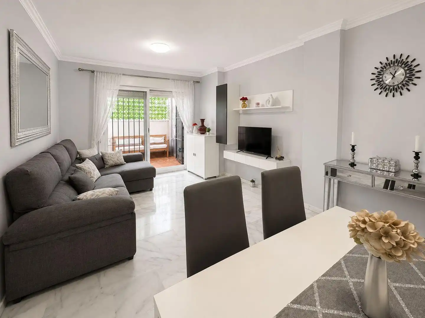 Living room of Flat for sale in Roquetas de Mar