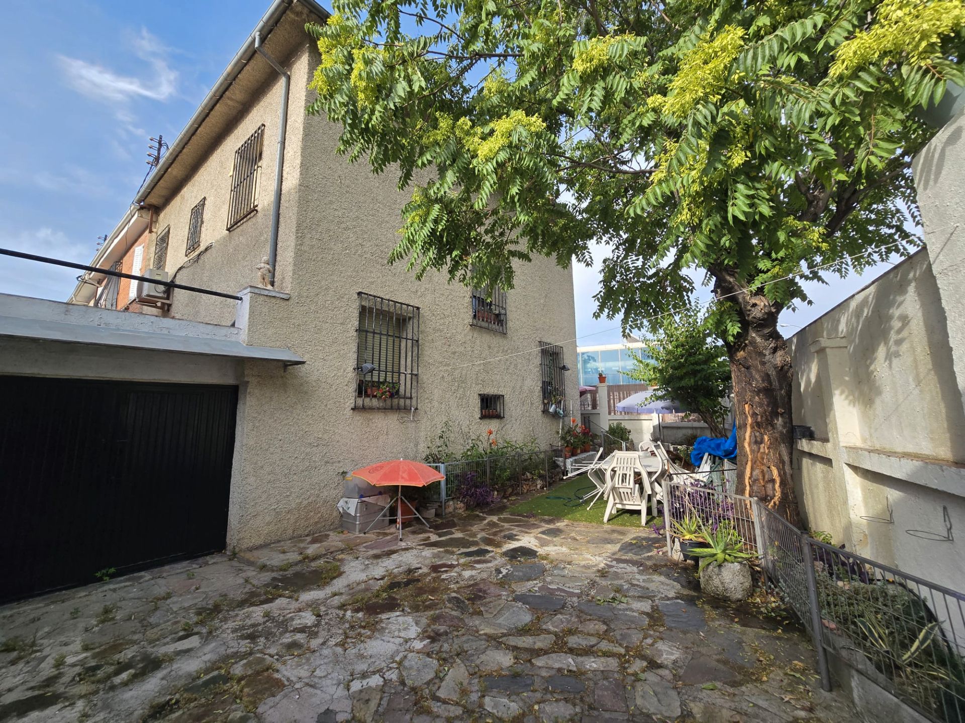 Exterior view of House or chalet for sale in  Madrid Capital  with Heating, Terrace and Storage room