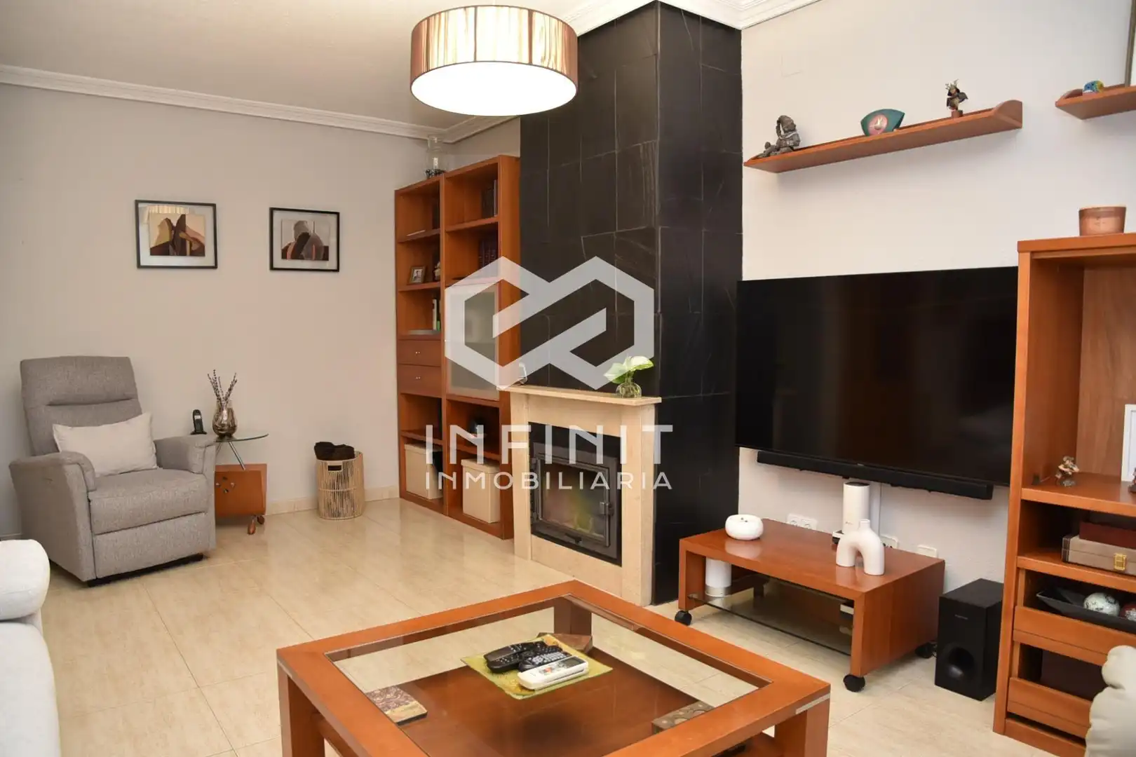 Sala d'estar de Casa adosada en venda en Alcalá de Henares amb Aire condicionat, Calefacció i Jardí privat
