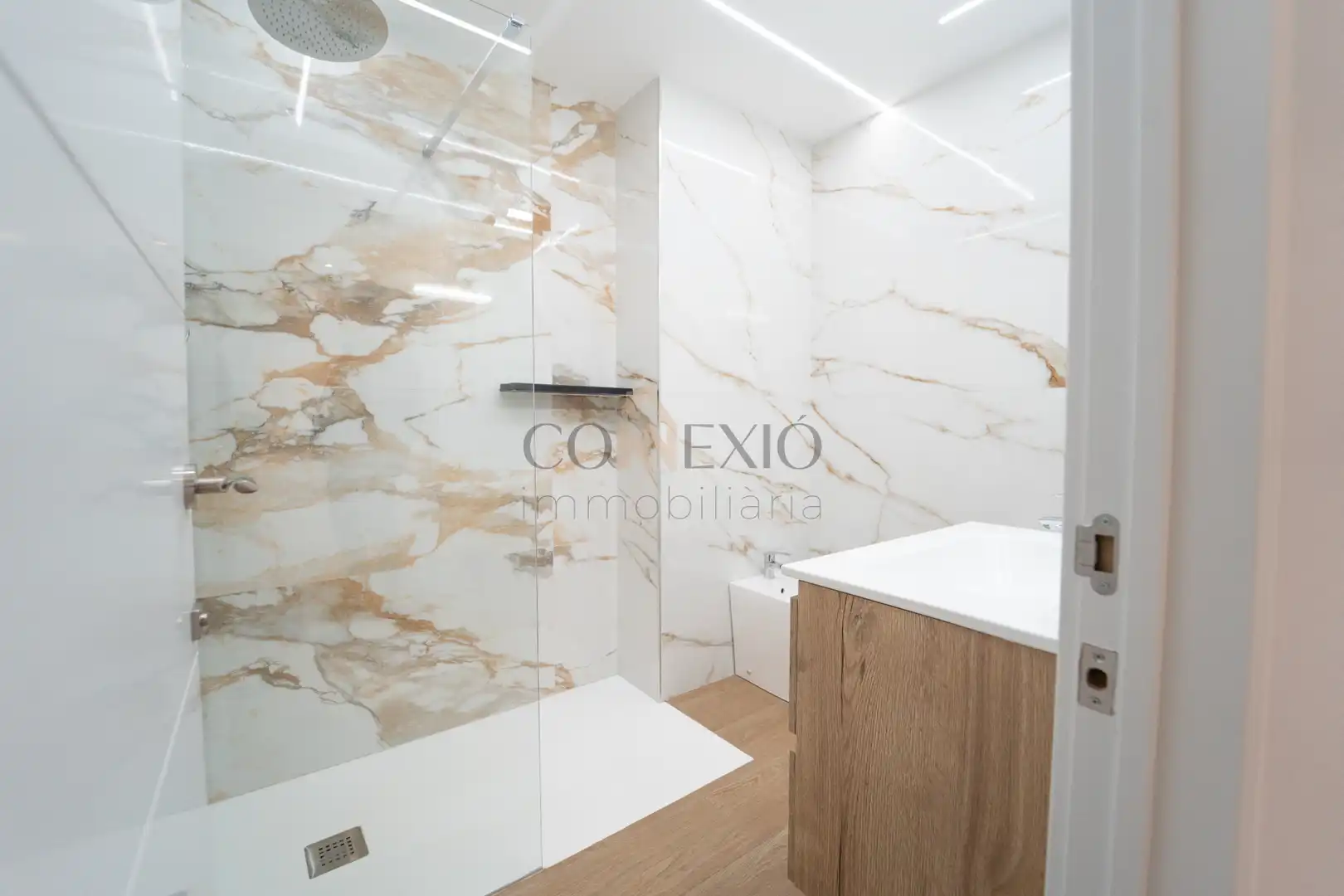Bathroom of Ground floor for sale in Girona  with Air Conditioner, Heating and Private garden