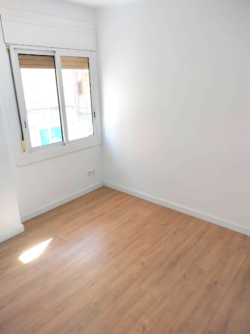 Bedroom of Flat for sale in L'Hospitalet de Llobregat  with Air Conditioner, Heating and Oven