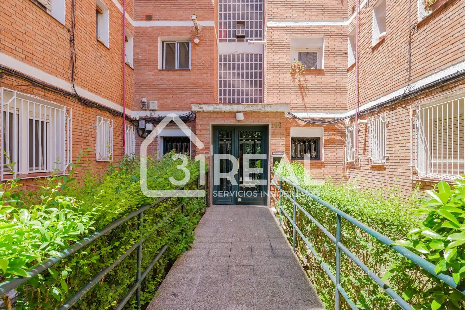 Vista exterior de Piso en venta en Madrid con Calefacción, Jardín privado y Parquet