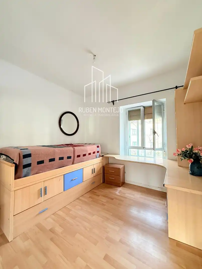 Bedroom of Flat for sale in Salamanca  with Heating, Oven and Washing machine
