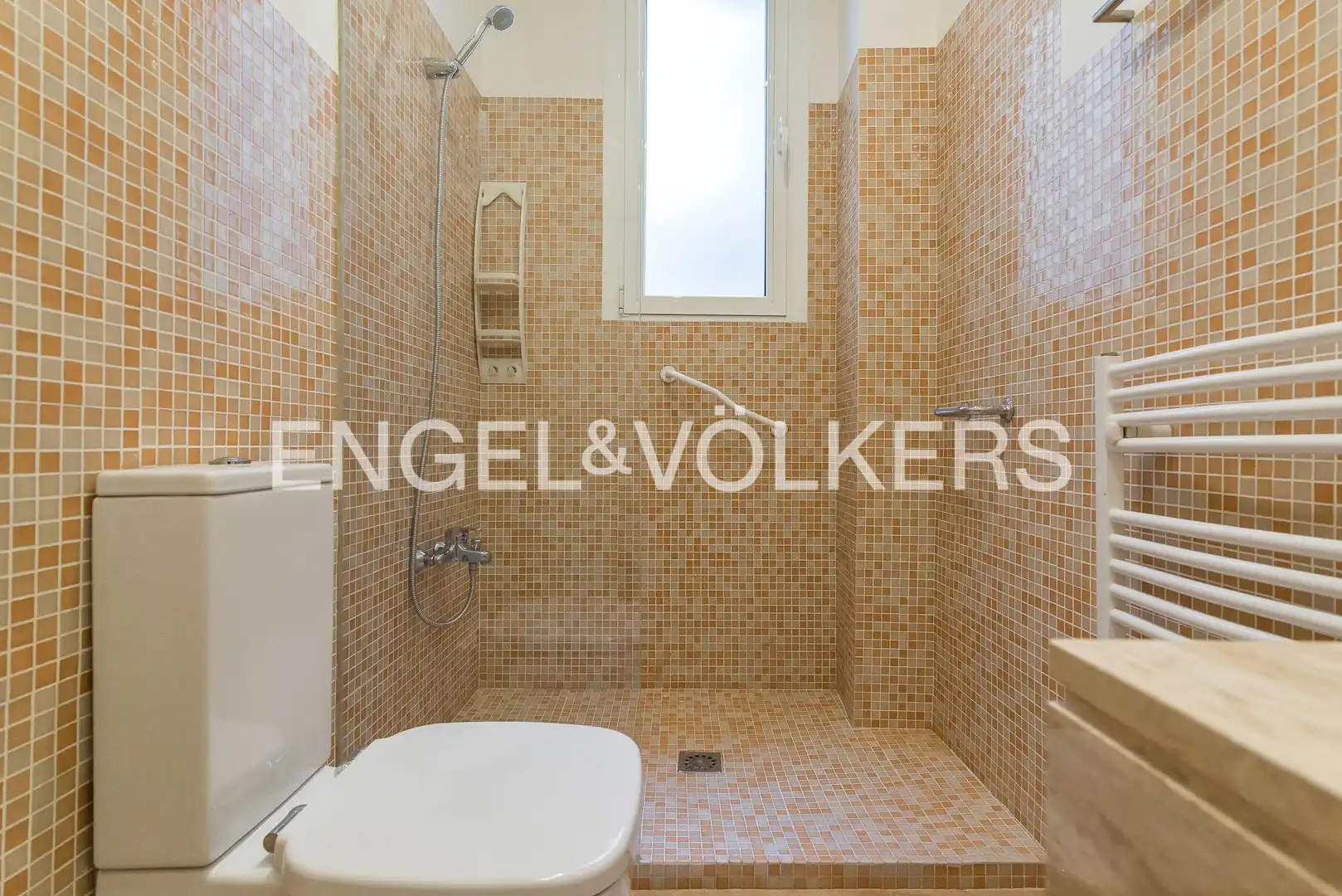 Badezimmer von Wohnung zur Miete in Madrid mit Klimaanlage, Heizung und Parkett