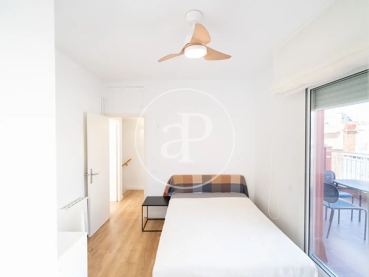 Schlafzimmer von Dachboden zum Verkauf in L'Hospitalet de Llobregat mit Klimaanlage, Heizung und Terrasse