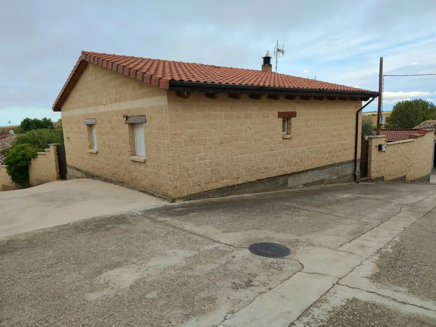 Vista exterior de Casa o xalet en venda en Almenar de Soria amb Terrassa