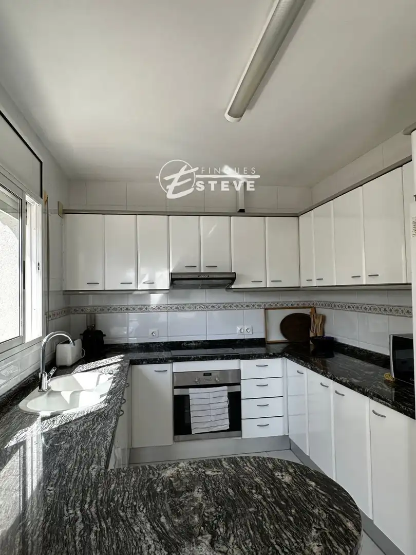 Cocina de Casa o chalet de alquiler en Calafell con Piscina y Amueblado