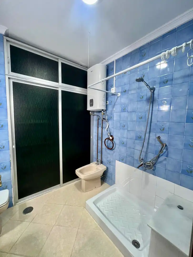 Bathroom of Flat for sale in Coria del Río  with Air Conditioner and Furnished