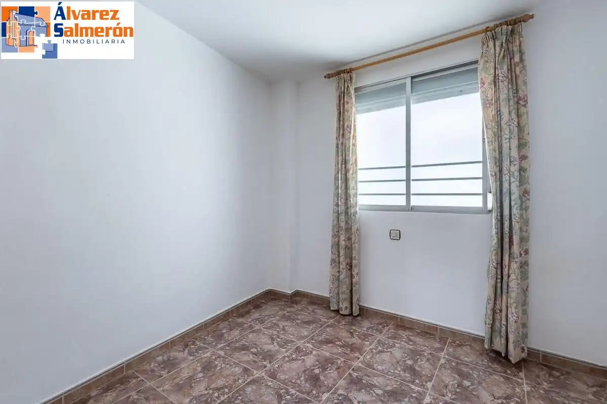 Bedroom of Flat for sale in Granada  with Heating and Terrace
