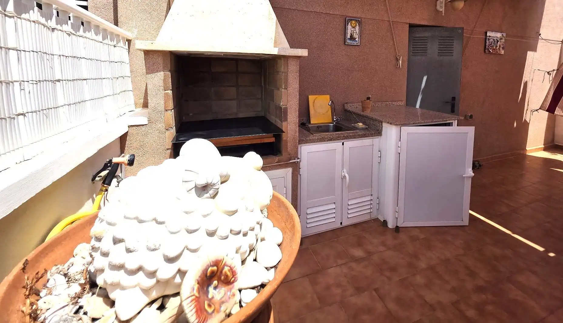 Küche von Dachboden zum Verkauf in Santa Pola mit Klimaanlage, Terrasse und Abstellraum