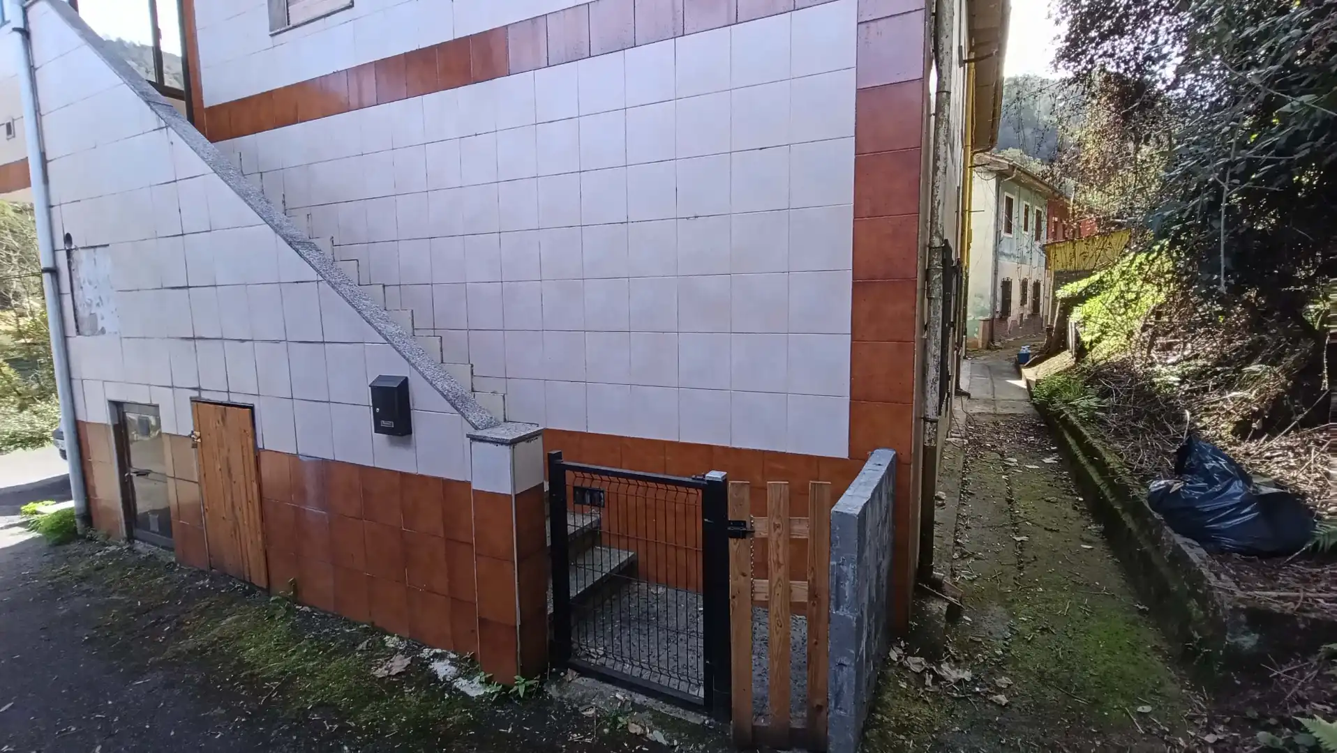 Vista exterior de Pis en venda en Langreo amb Calefacció, Moblat i Rentadora