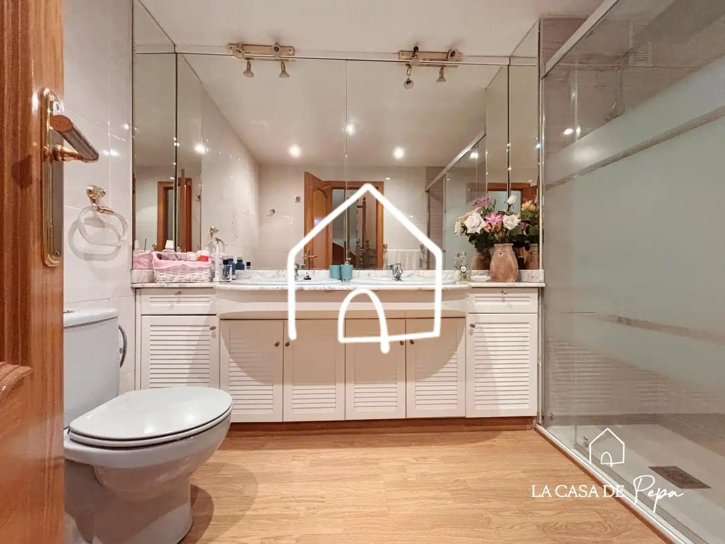 Baño de Casa adosada en venta en Viladecans con Aire acondicionado, Calefacción y Jardín privado