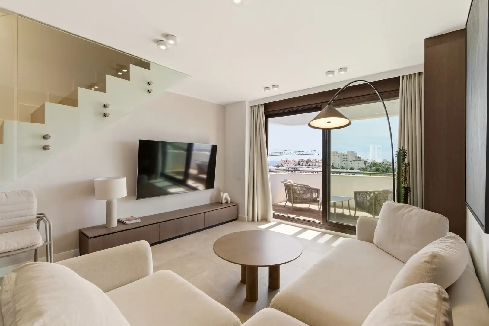 Living room of Attic for sale in Estepona  with Air Conditioner, Terrace and Swimming Pool