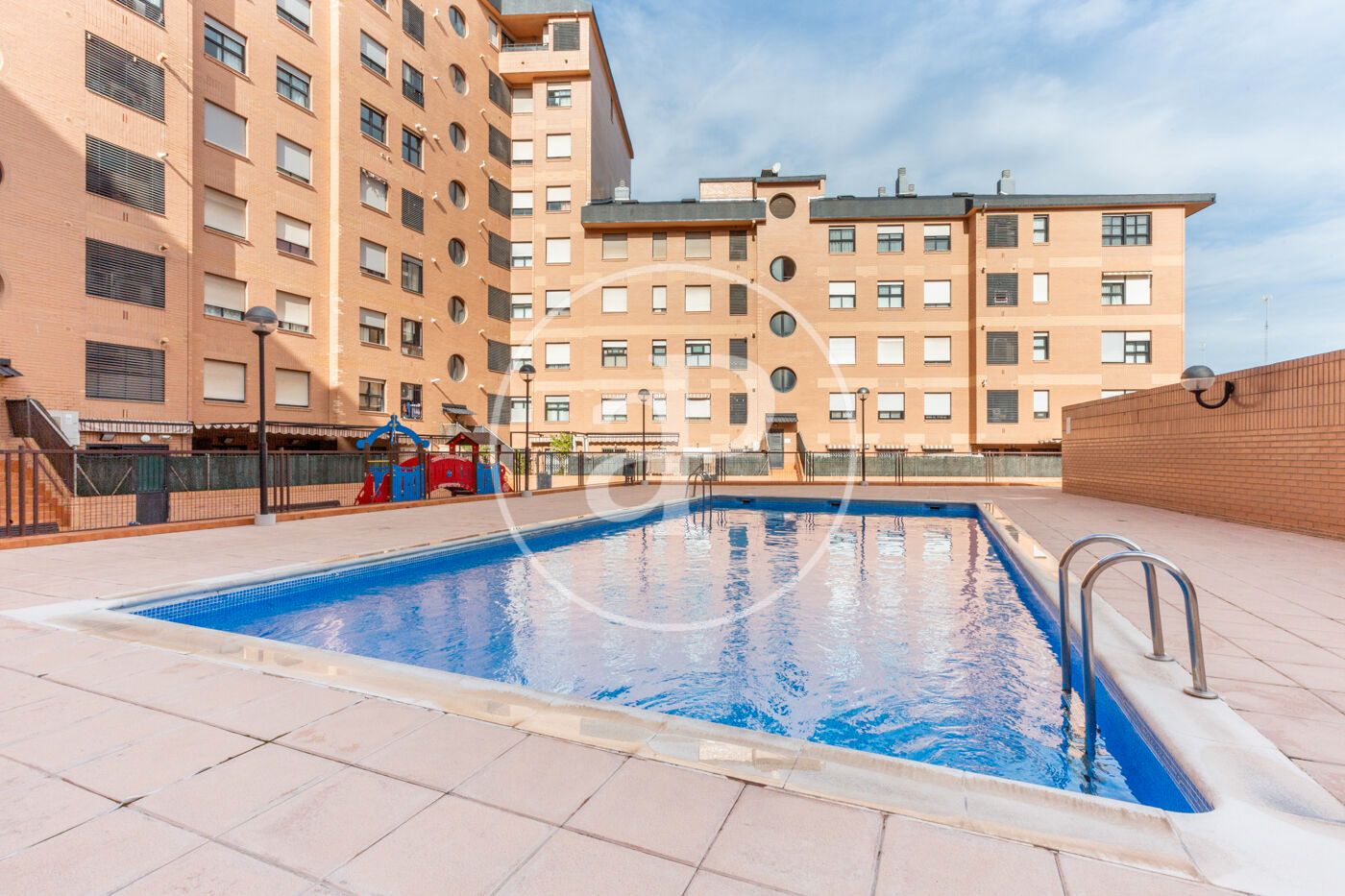 Swimming pool of Flat for sale in  Valencia Capital  with Air Conditioner, Heating and Private garden