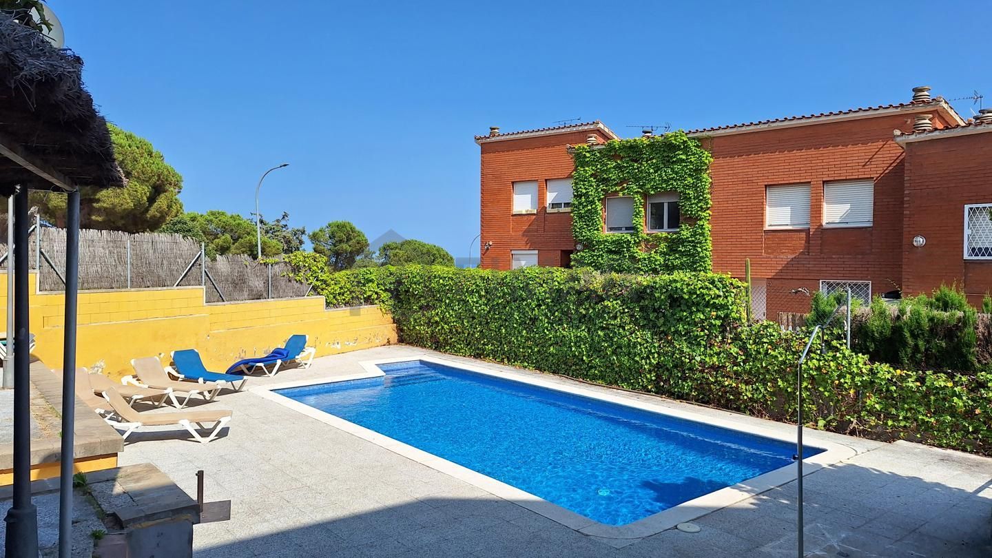 Piscina de Casa adosada en venda en Vilassar de Dalt amb Calefacció, Parquet i Terrassa