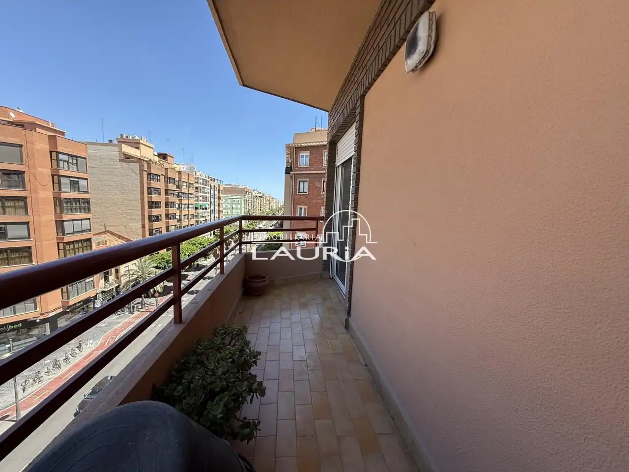 Vista exterior de Piso en venta en Valencia con Parquet y Balcón
