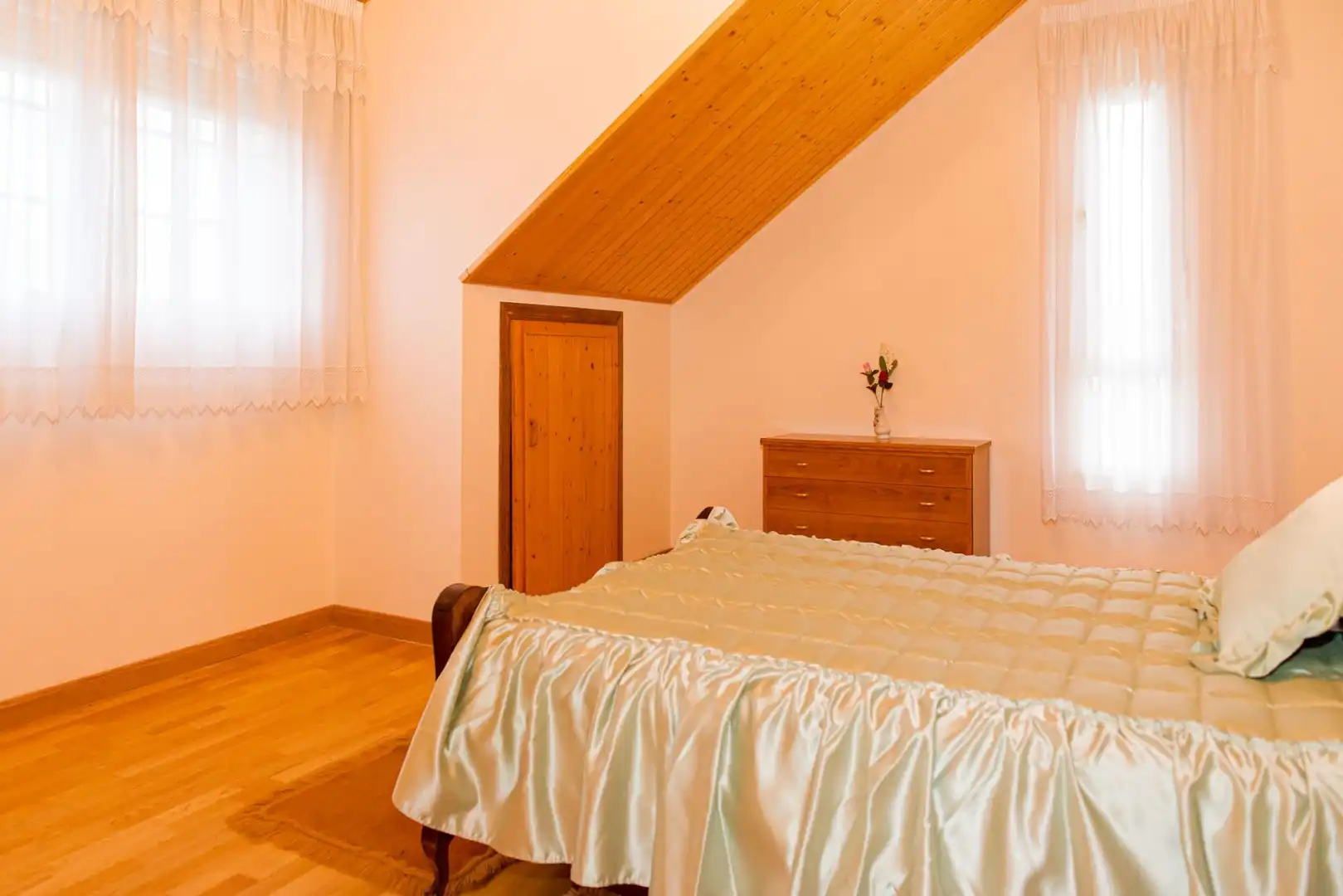 Habitación de Casa o chalet en venta en Ponferrada con Calefacción, Jardín privado y Terraza
