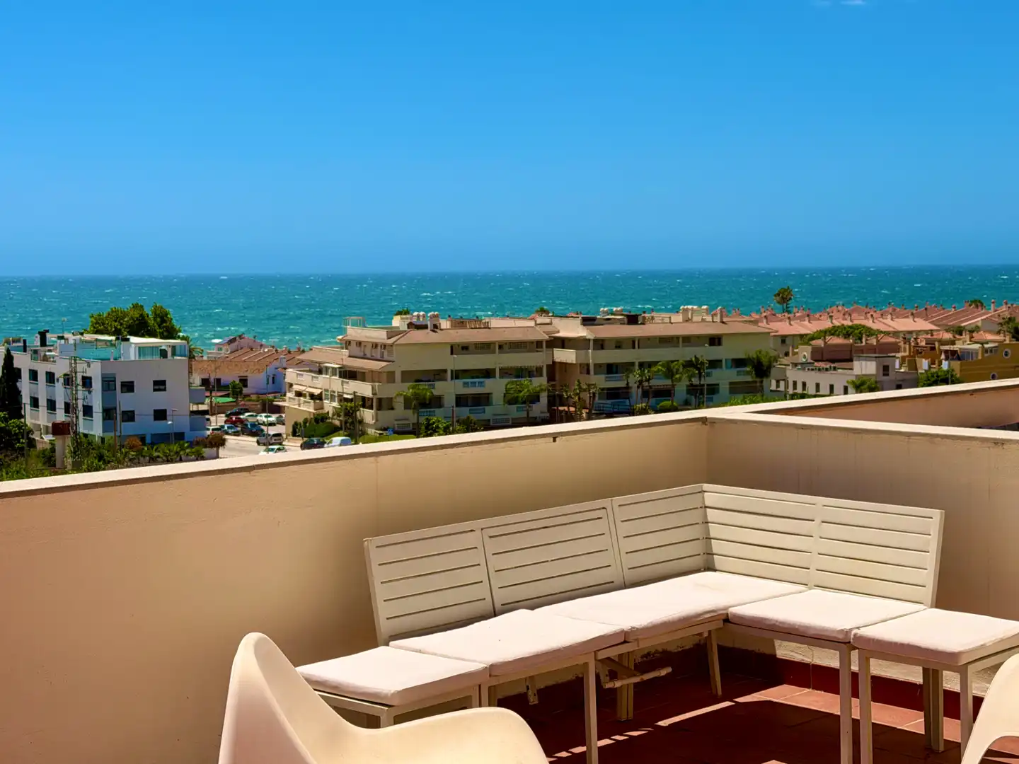 Terrasse von Einfamilien-Reihenhaus zum Verkauf in Rincón de la Victoria mit Ofen, Balkon und Gemeinschaftspool