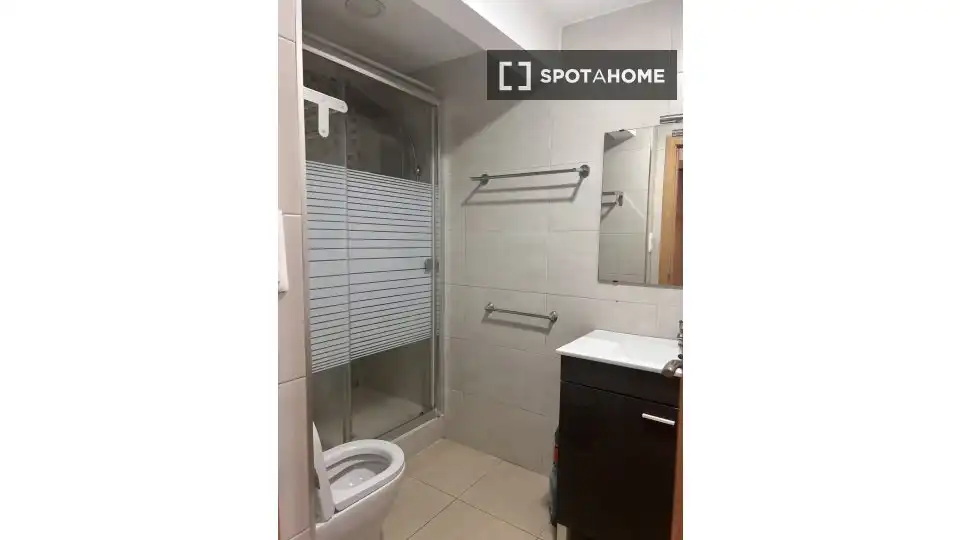Baño de Piso de alquiler en Valencia con Aire acondicionado, Calefacción y Amueblado