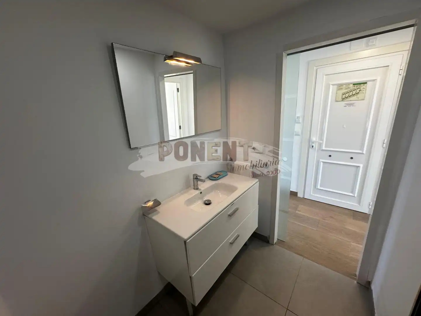 Bany de Apartament en venda en Sant Josep de sa Talaia amb Aire condicionat, Terrassa i Moblat