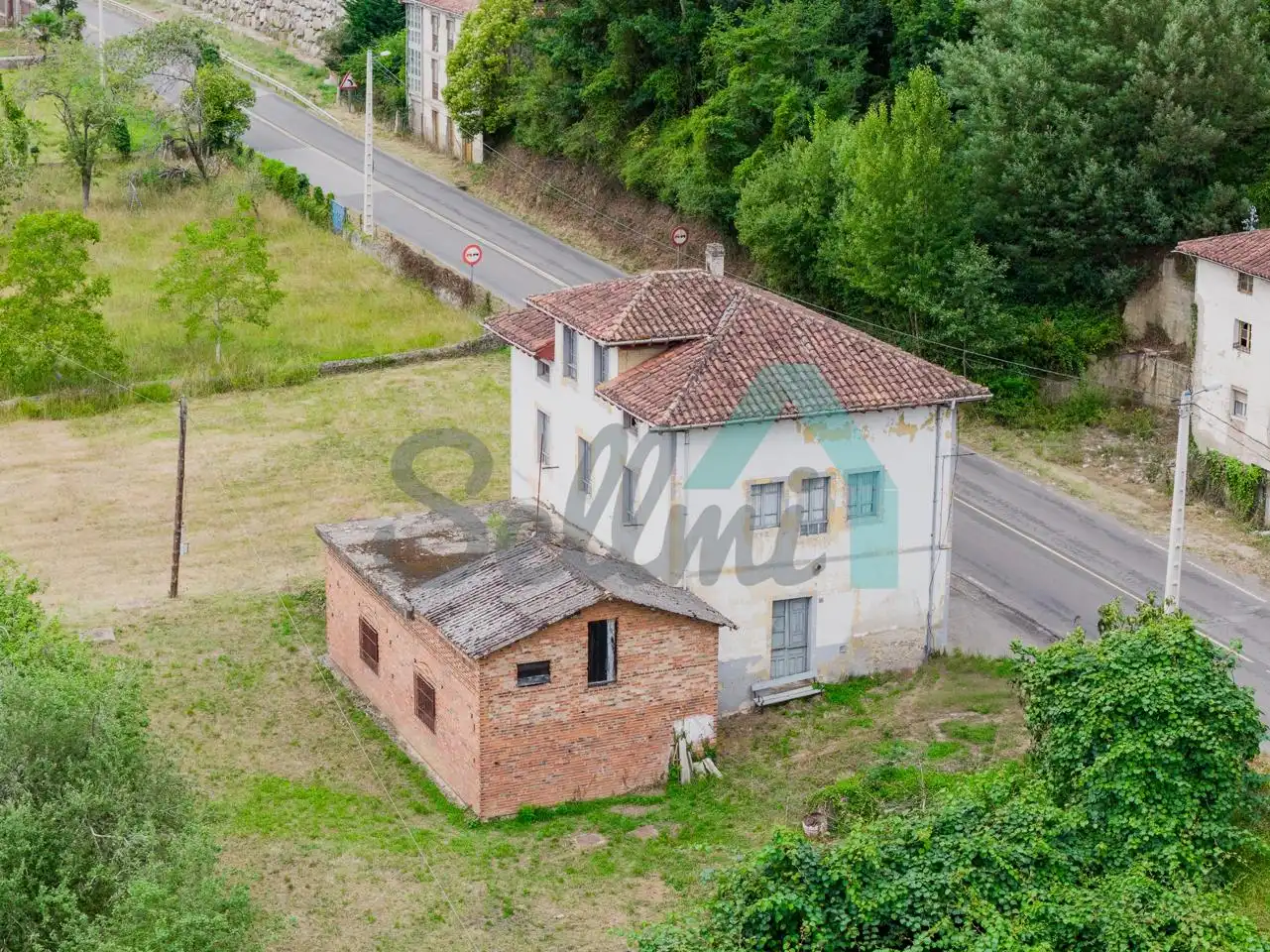 Vista exterior de Casa o chalet en venta en Salas con Calefacción, Jardín privado y Parquet