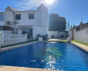 Piscina de Casa o xalet en venda en Torrevieja amb Aire condicionat, Piscina i Moblat