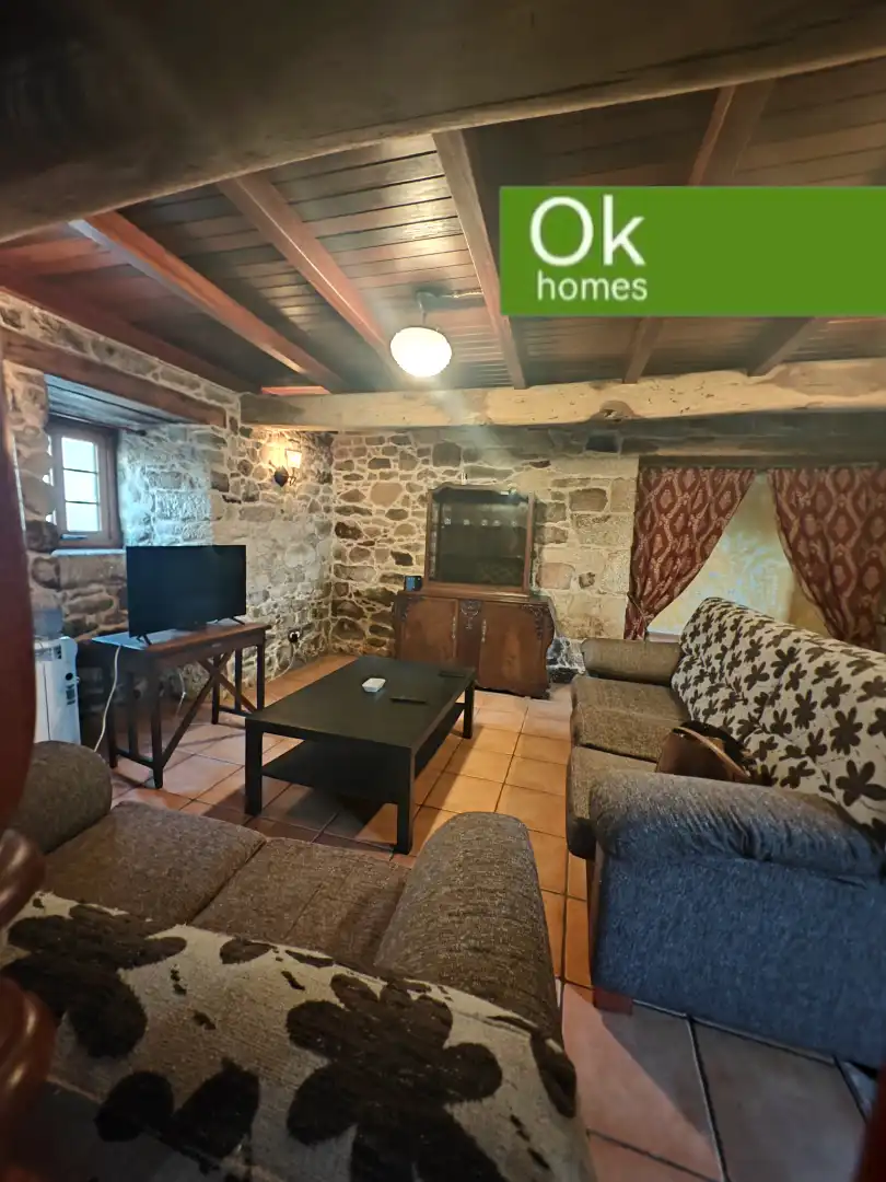 Wohnzimmer von Country house zum Verkauf in Guitiriz mit Heizung, Parkett und Abstellraum