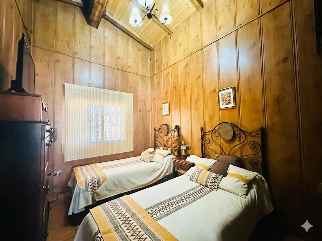 Bedroom of Houses for sale in Mérida  with Storage room, Swimming Pool and Community pool
