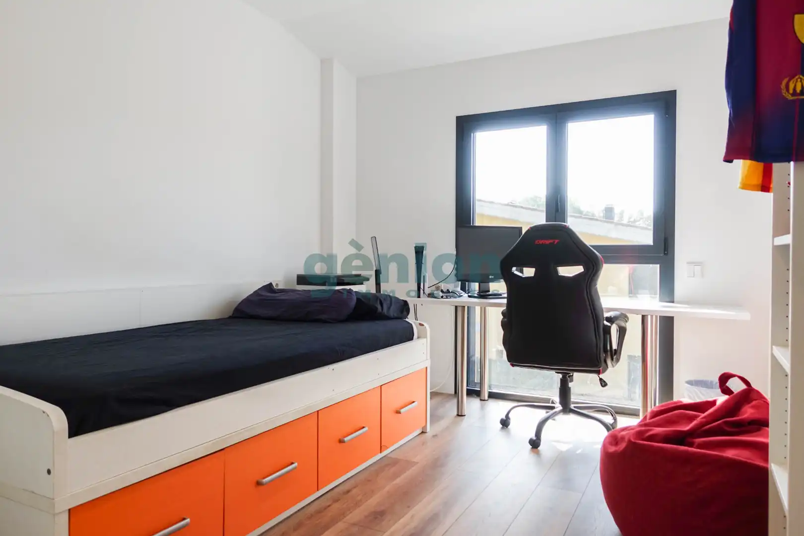 Dormitori de Casa o xalet en venda en Vilablareix amb Calefacció, Jardí privat i Parquet