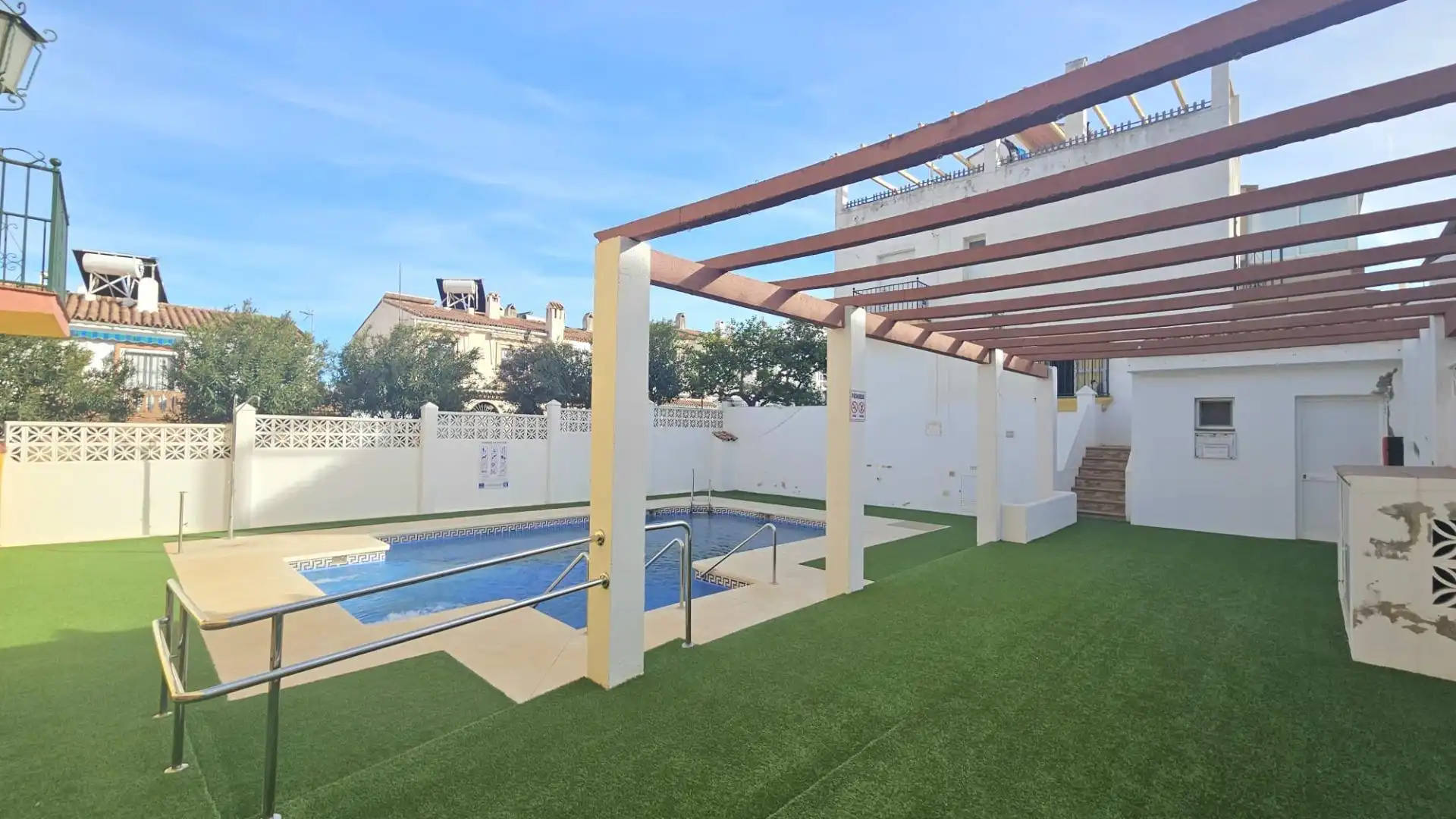 Piscina de Casa adosada en venda en Mijas amb Aire condicionat, Terrassa i Traster