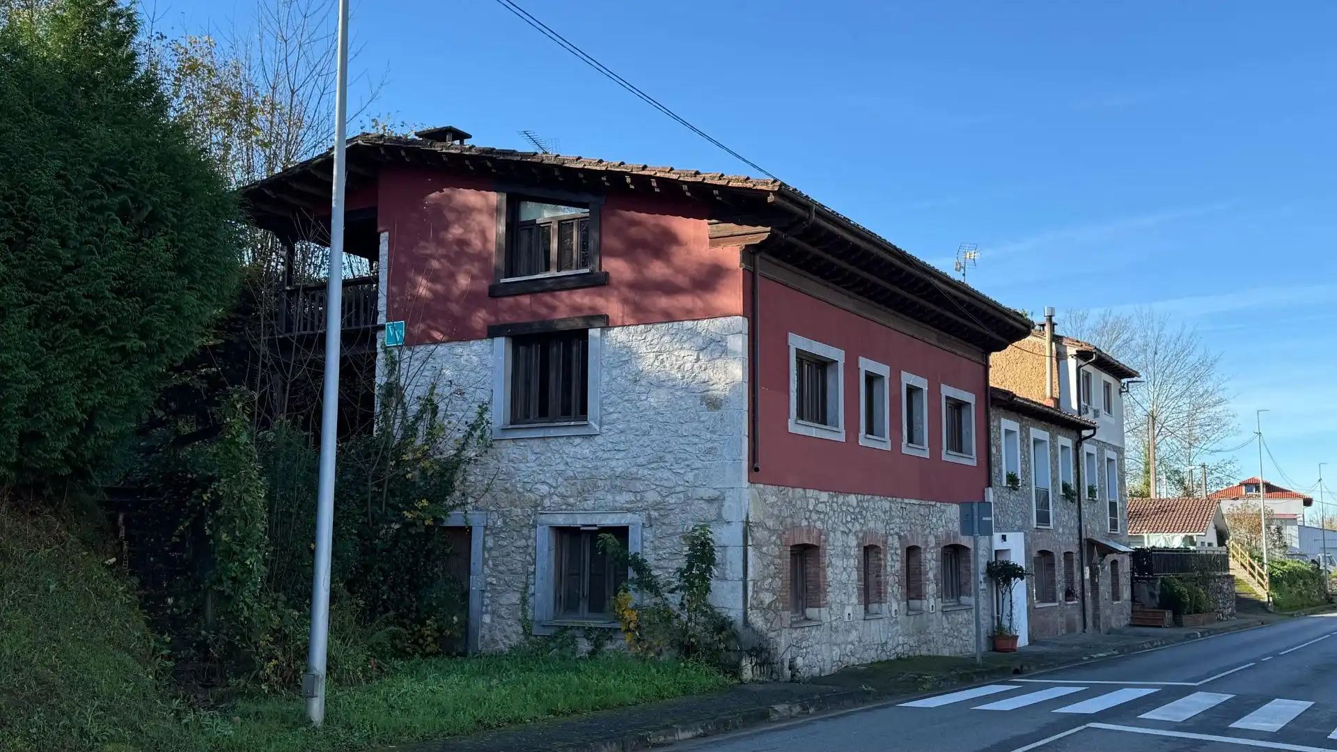 Vista exterior de Casa adosada en venda en Onís