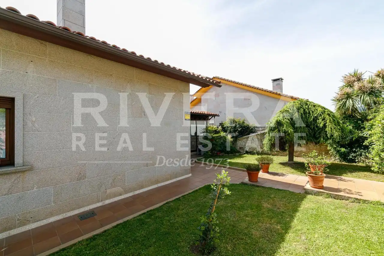 Vista exterior de Casa o chalet en venta en O Rosal   con Calefacción, Jardín privado y Terraza