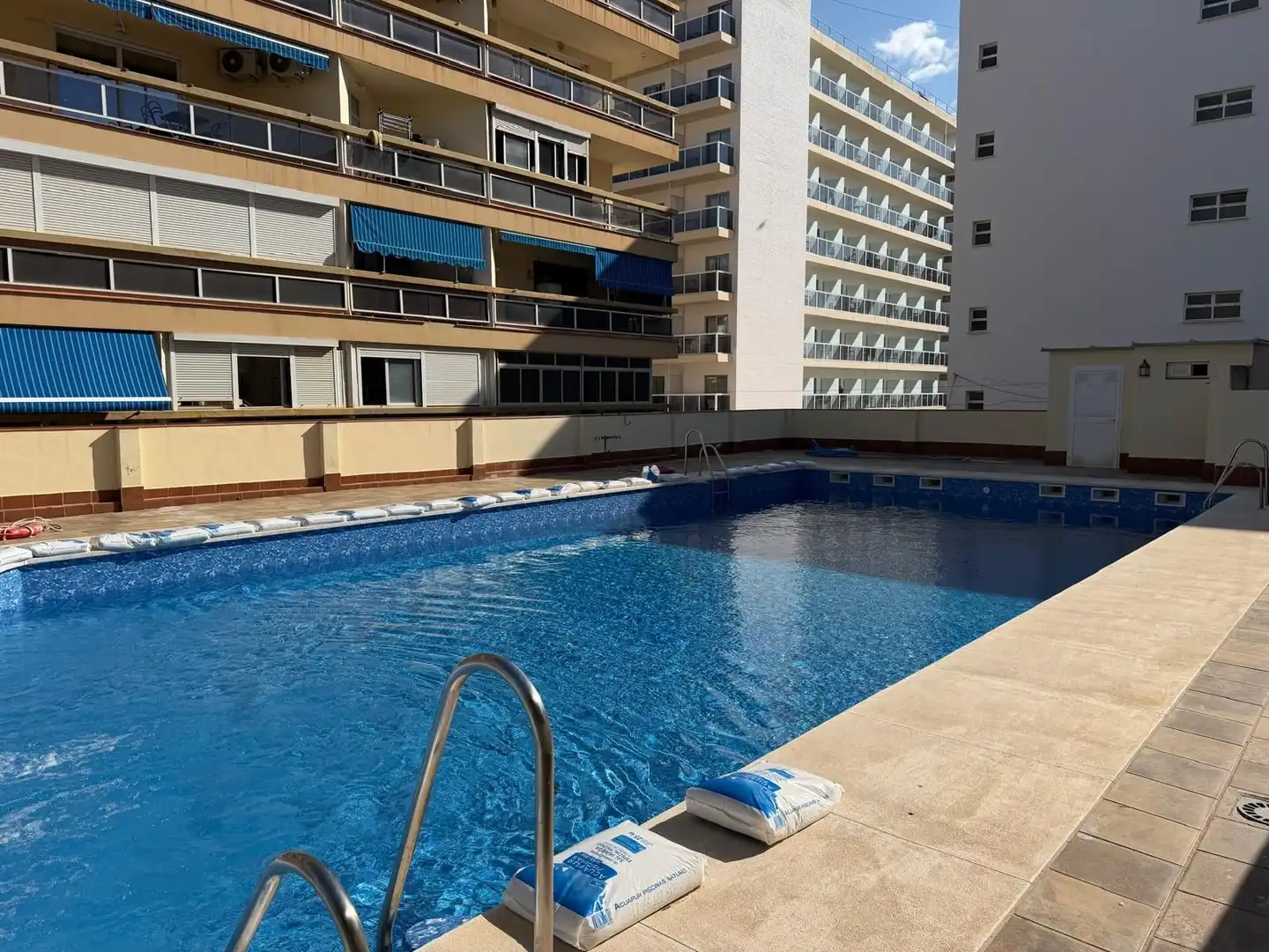 Schwimmbecken von Geschaftsraum zum Verkauf in Centro