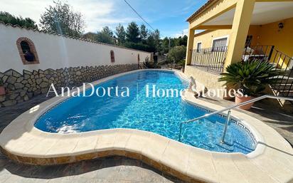 Vista exterior de Casa o xalet en venda en Chiva amb Aire condicionat i Terrassa