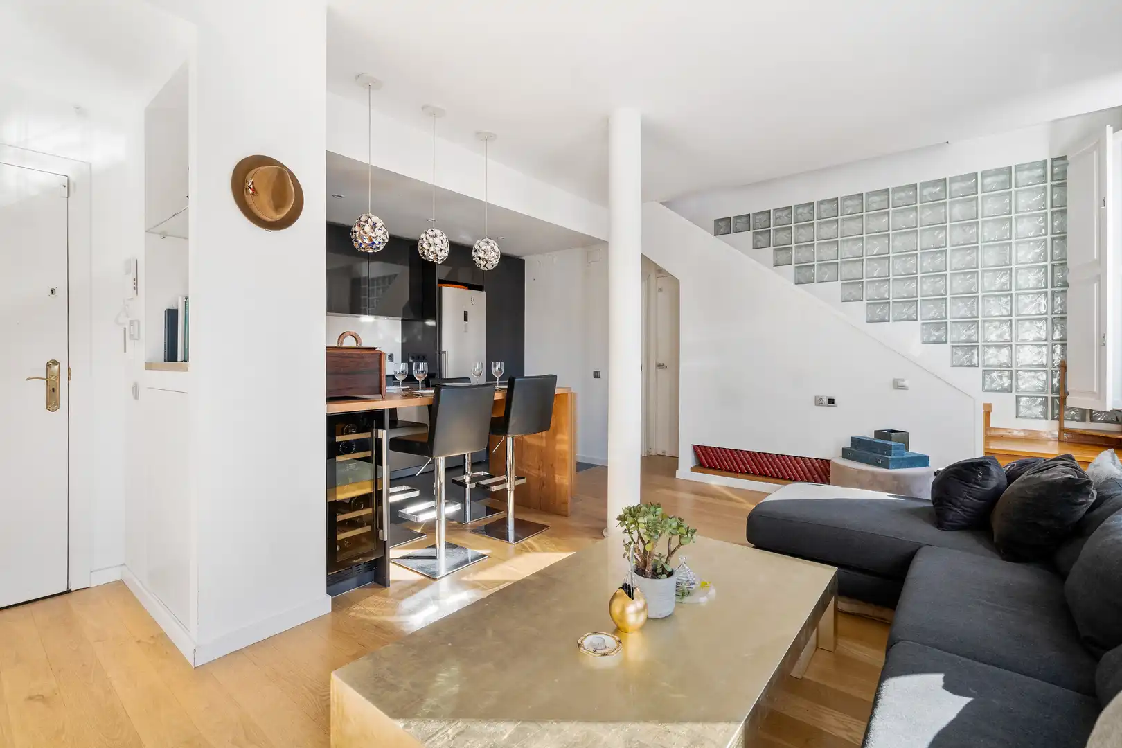 Wohnzimmer von Dachboden zum Verkauf in Barcelona mit Klimaanlage, Heizung und Parkett
