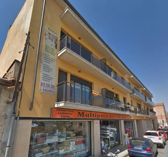 Local comercial en venta en Carrer de la Solidaritat
