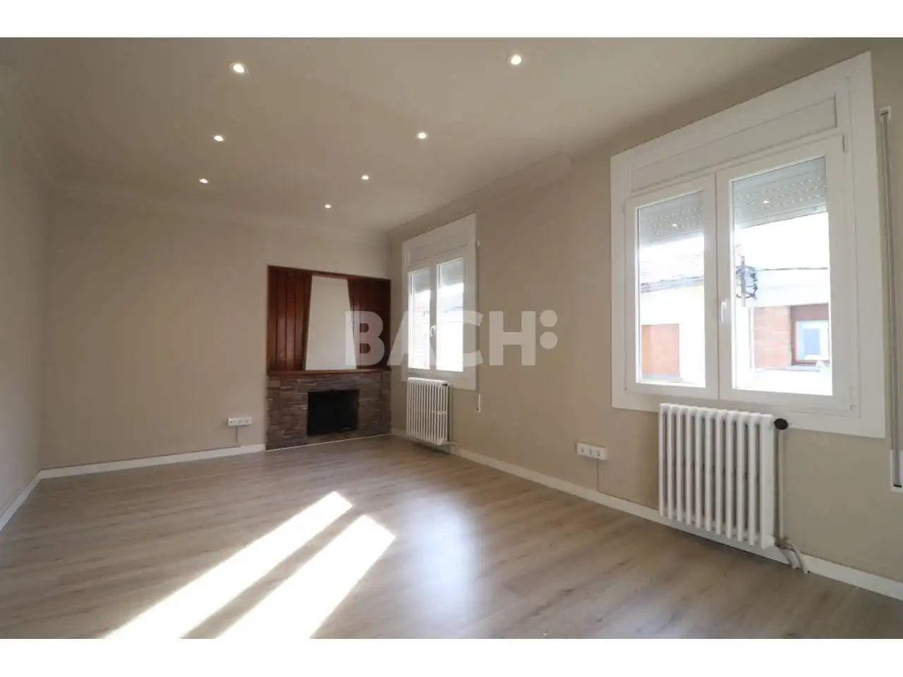Wohnzimmer von Wohnung zur Miete in Vic mit Heizung, Parkett und Terrasse