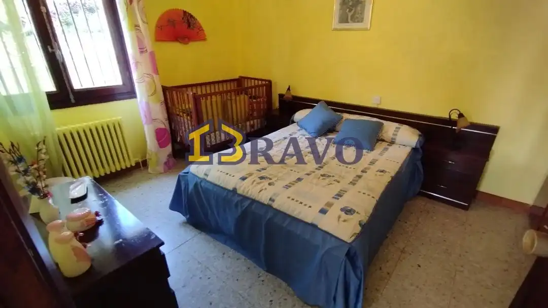 Dormitori de Casa o xalet en venda en Valle de Tobalina amb Calefacció, Jardí privat i Moblat