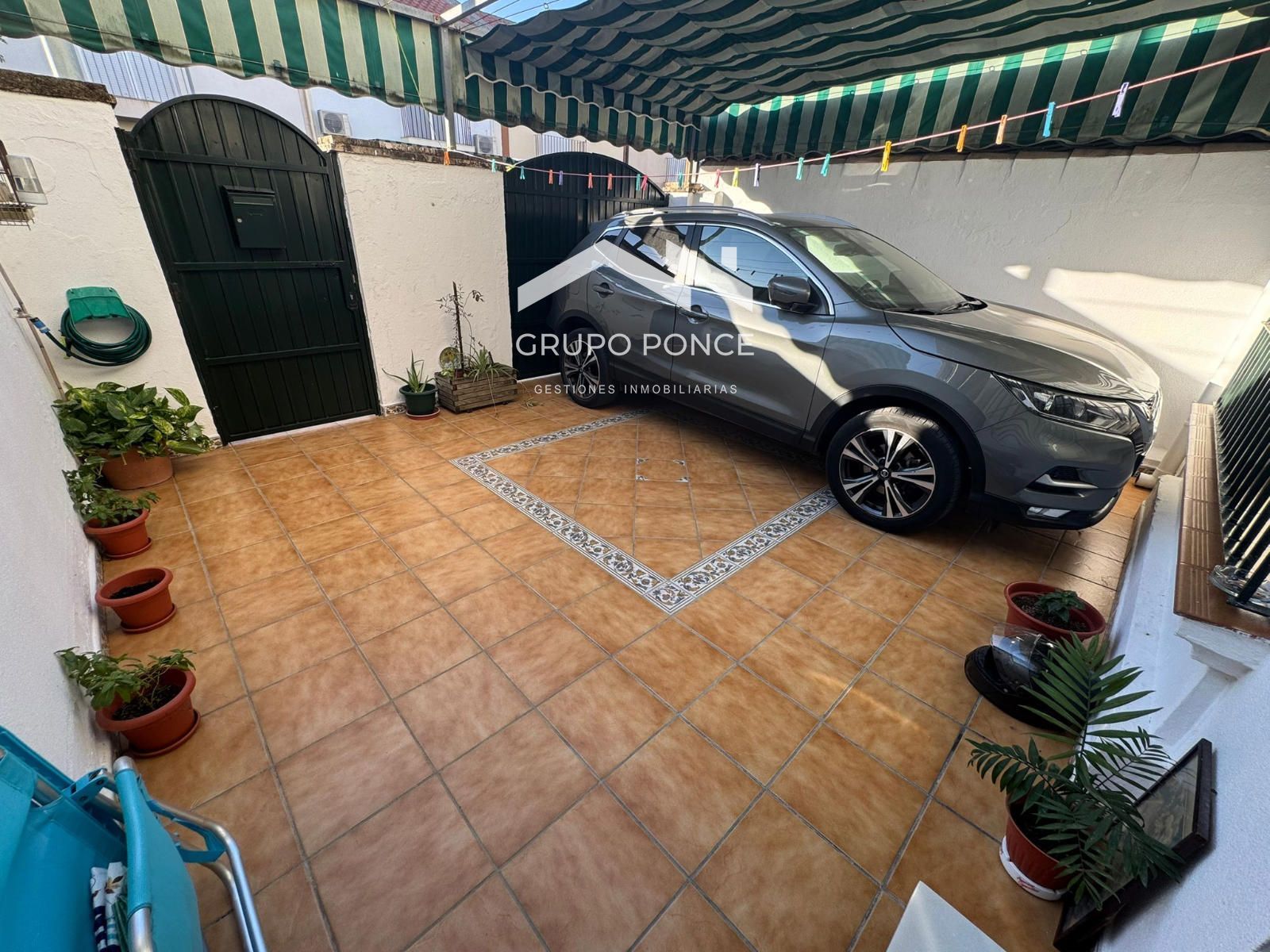 Vista exterior de Casa adosada en venta en Jerez de la Frontera con Aire acondicionado