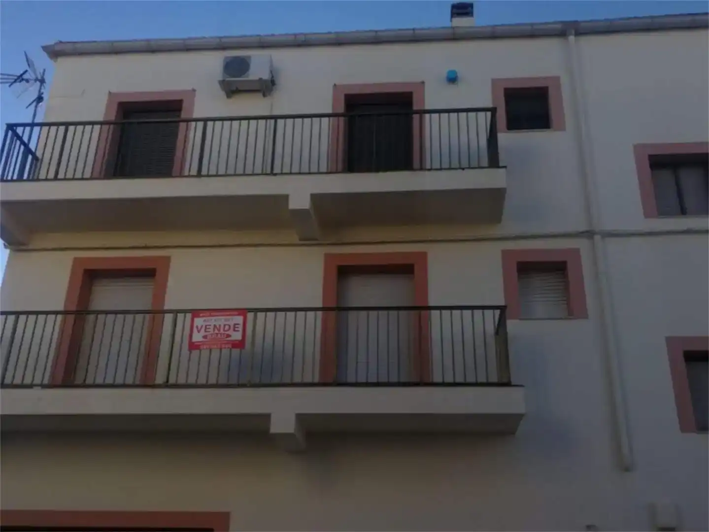 Vista exterior de Pis en venda en Monroy amb Moblat i Balcó