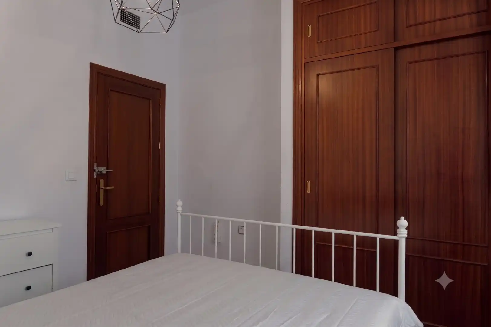Schlafzimmer von Wohnung zum Verkauf in Sevilla mit Klimaanlage, Heizung und Privatgarten