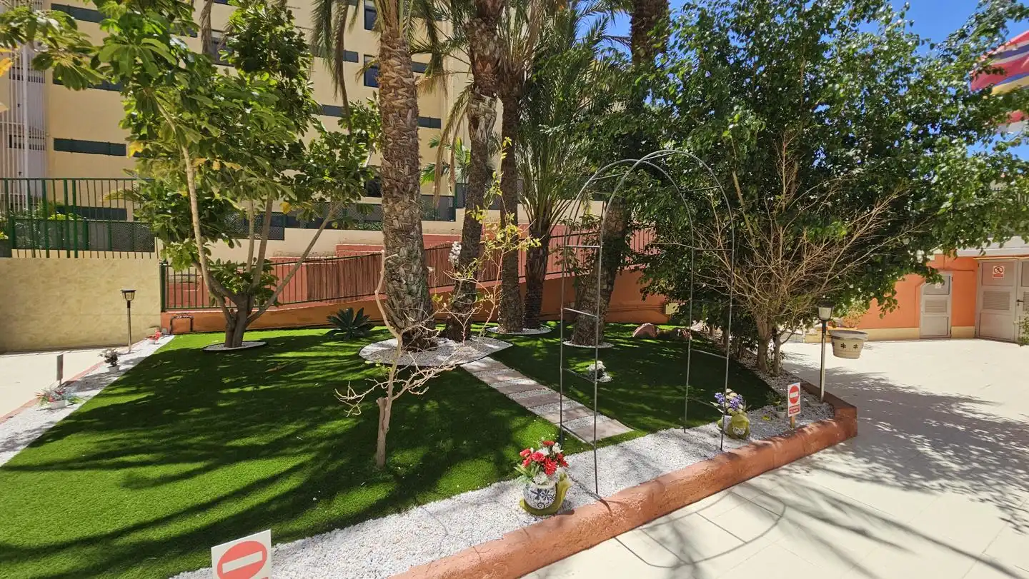 Jardí de Planta baixa en venda en San Bartolomé de Tirajana amb Terrassa, Moblat i Piscina comunitària