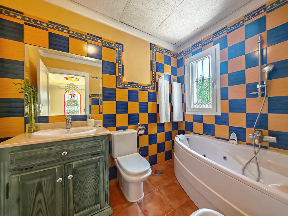 Bathroom of Houses for sale in Marbella  with Air Conditioner, Heating and Private garden