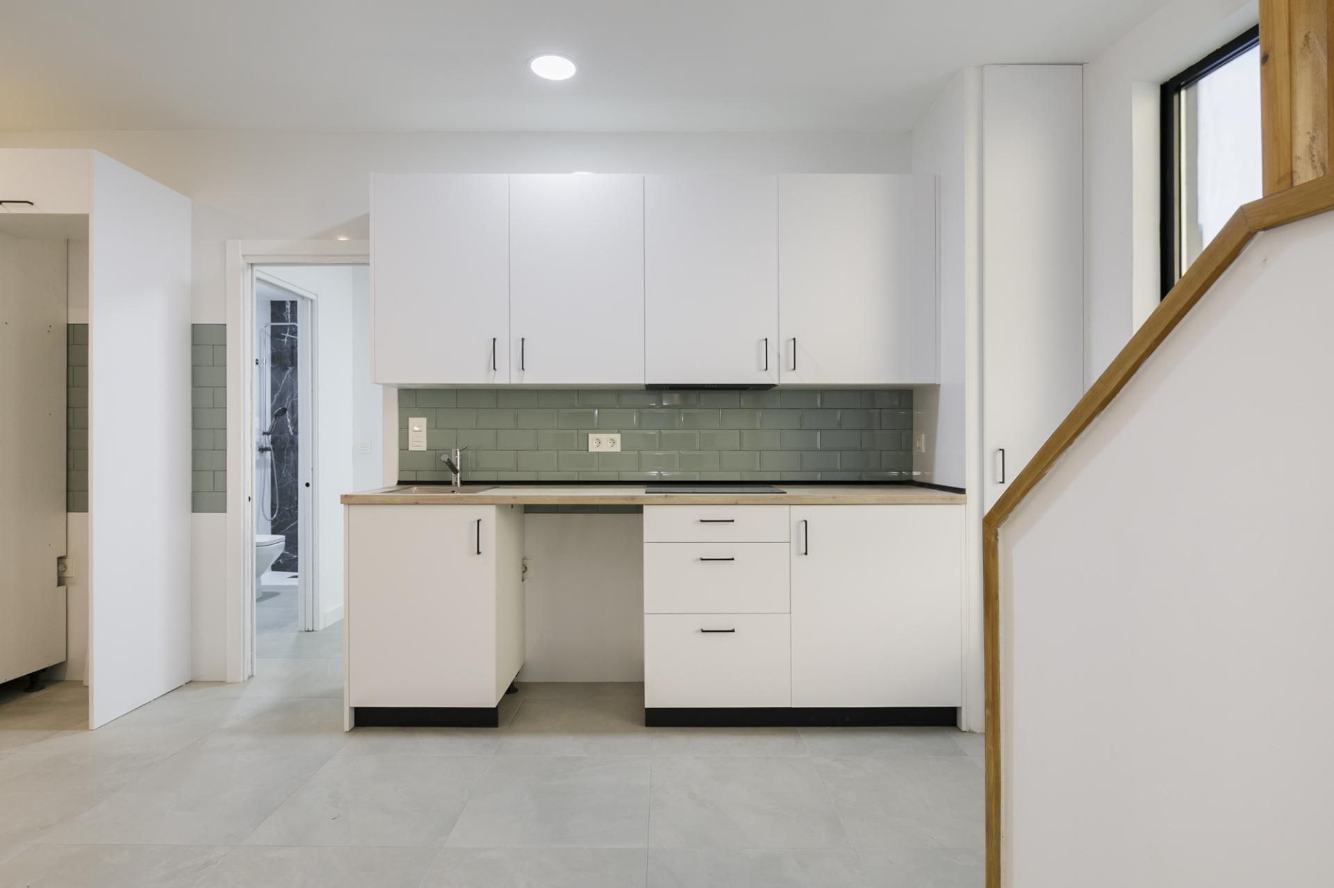 Kitchen of Apartment for sale in  Granada Capital