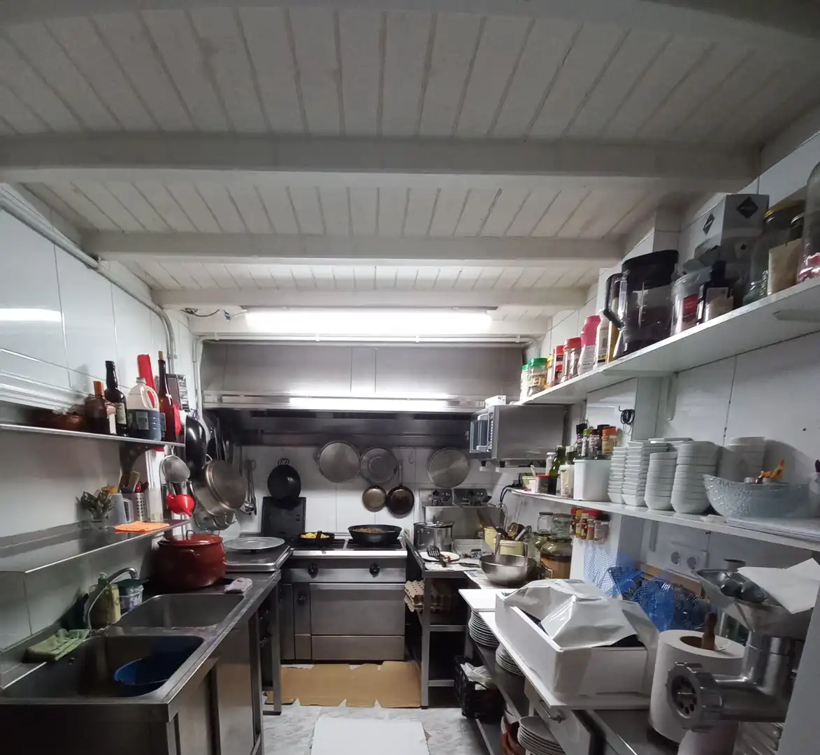 Küche von Geschaftsraum zum Verkauf in Culleredo mit Klimaanlage, Terrasse und Möbliert