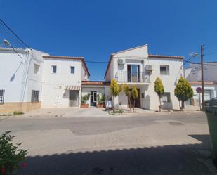 Exterior view of Building for sale in Marines