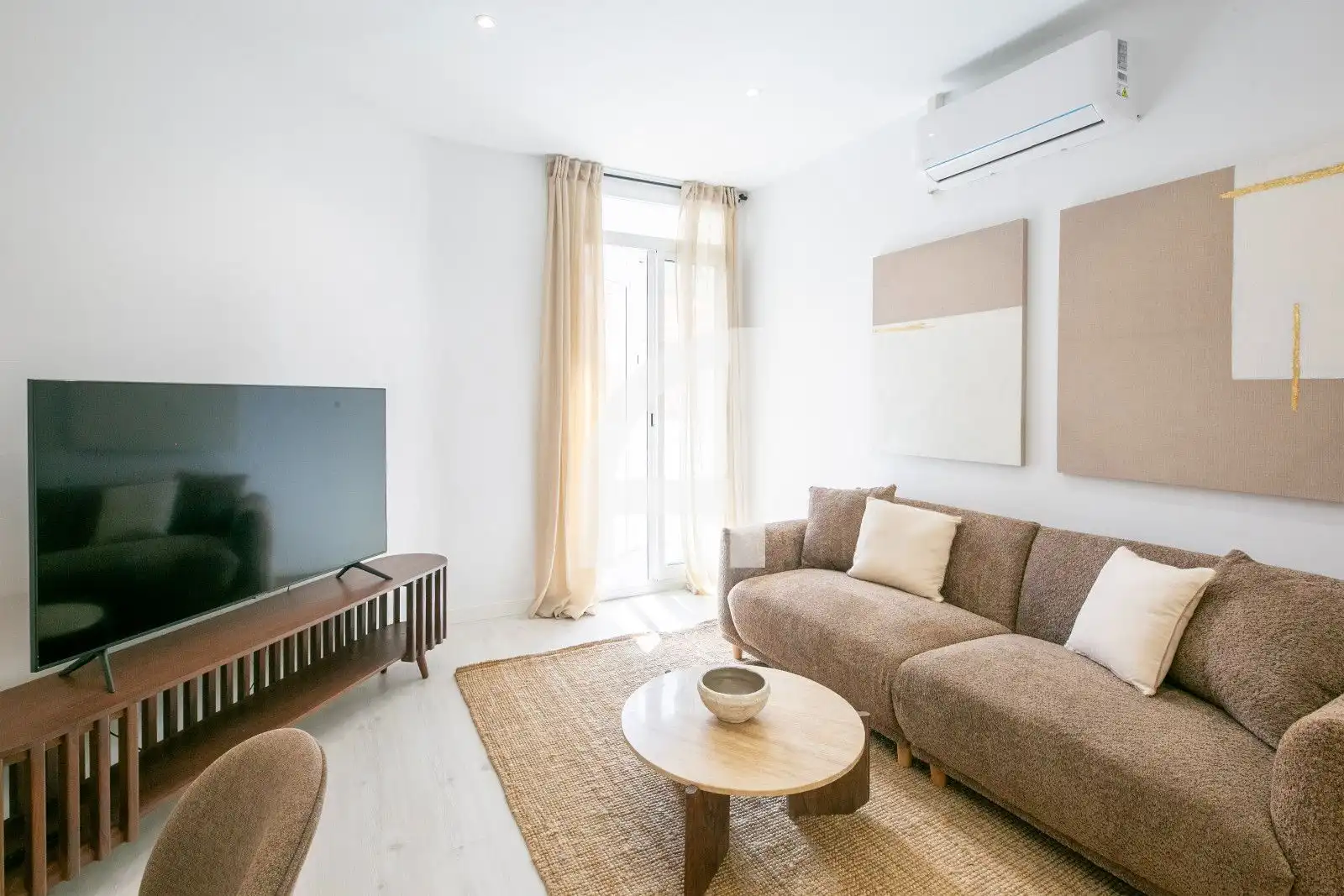 Living room of Flat for rent in  Barcelona Capital  with Air Conditioner, Heating and Parquet flooring
