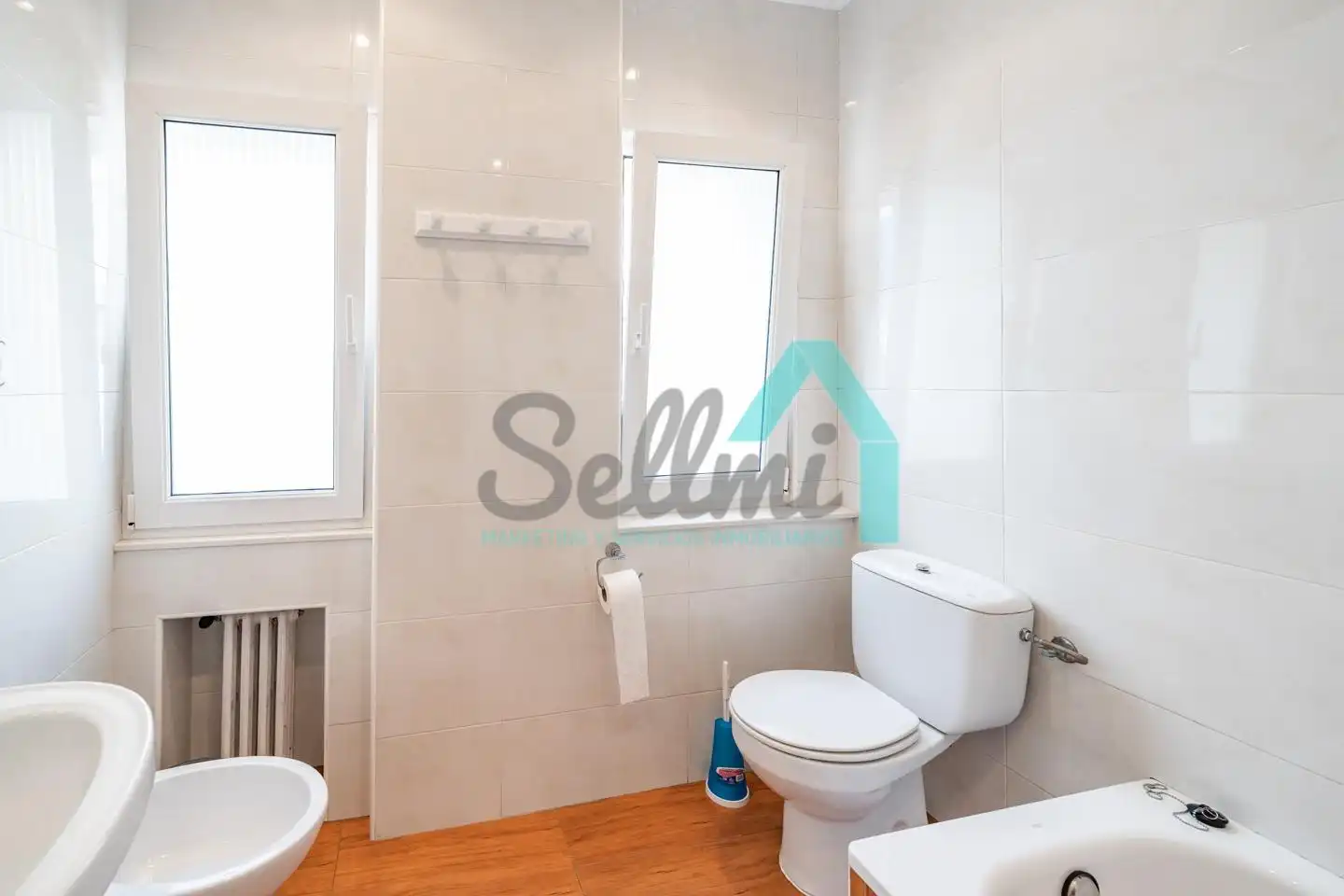 Bathroom of Flat for share in Este