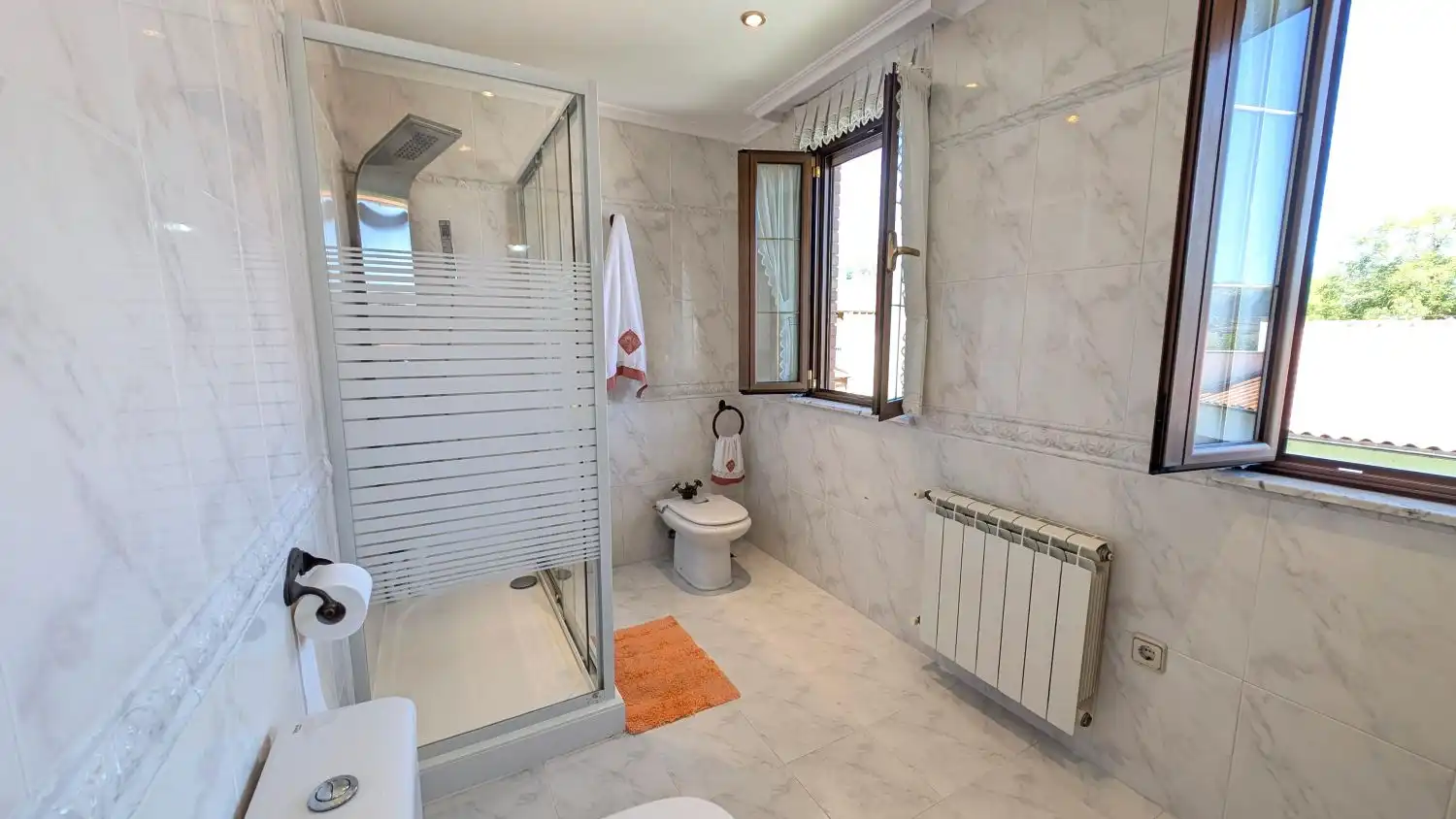 Bathroom of Houses for sale in Los Corrales de Buelna   with Heating, Private garden and Terrace